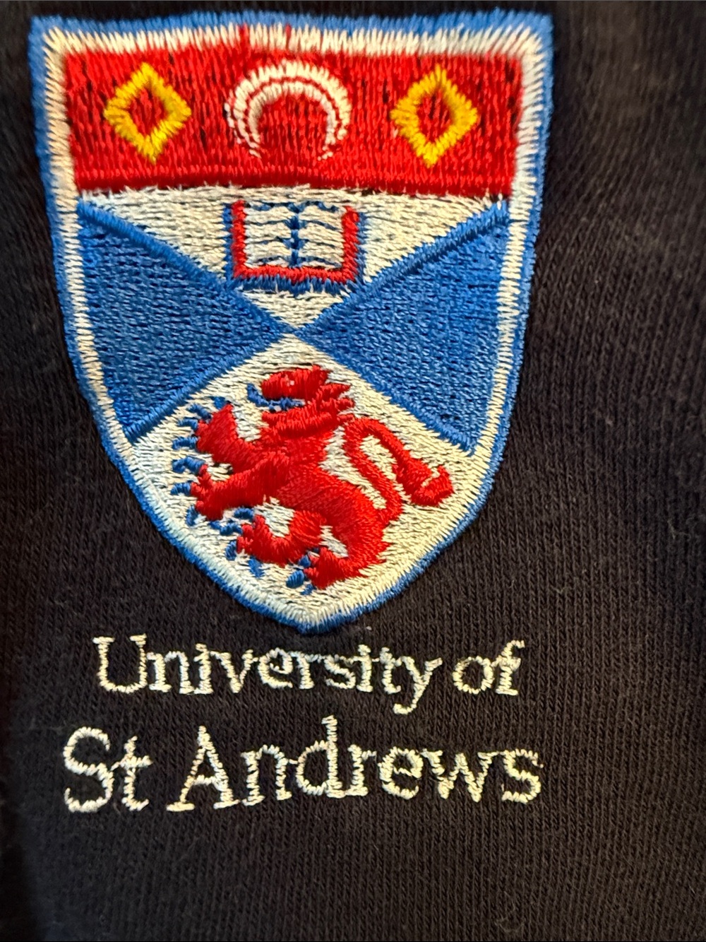 University of St Andrews Official Merch Embroidered Crest Sweatshirt - Navy XL